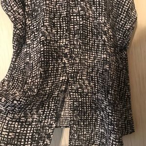 Short sleeved zipper blouse